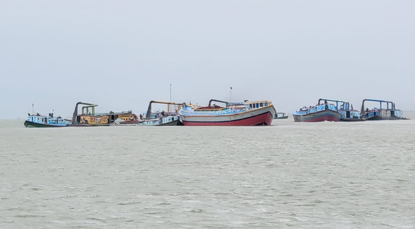 আওয়ামী পরিবারে জিম্মি হরিরামপুরের বালুমহাল!