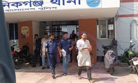চাকুরির প্রলোভনে মুসলিম গৃহবধুর সঙ্গে হিন্দু ব্যবসায়ীর পরকীয়া Manikganj