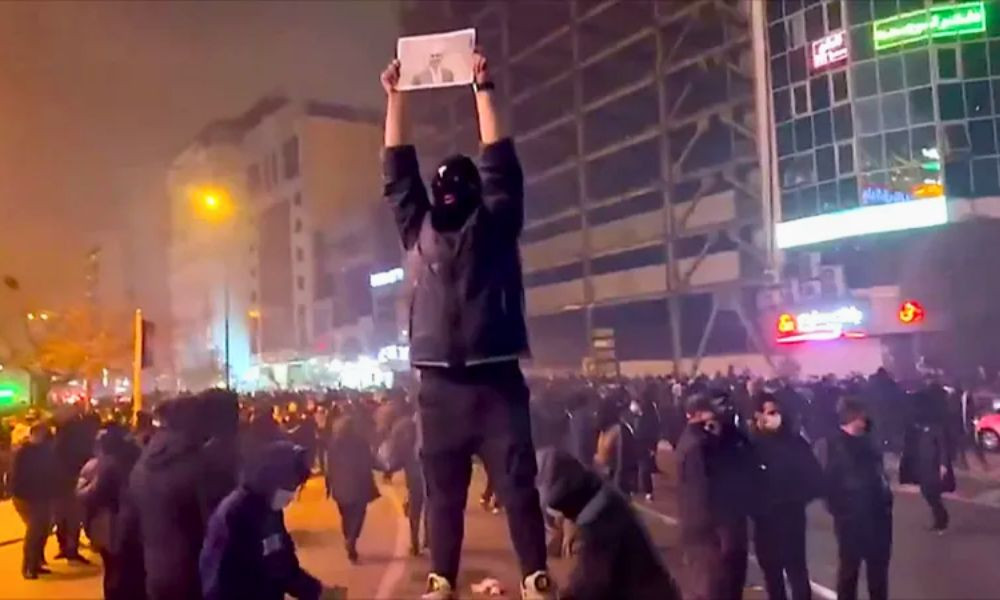 ইরানে আরো দুই বিক্ষোভকারীর মৃত্যুদণ্ড কার্যকর