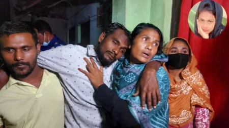 ঘরে স্ত্রীর লাশ