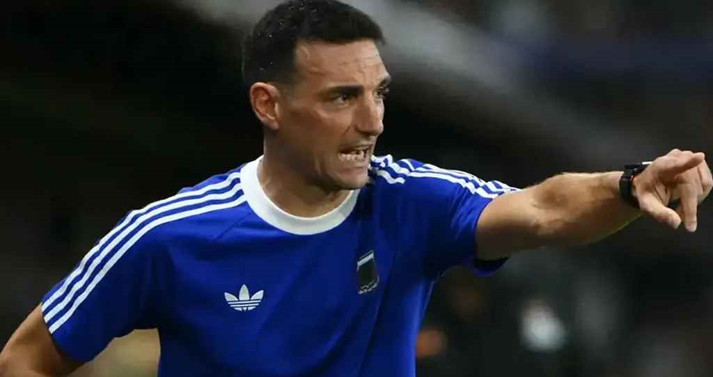 বিশ্বকাপ জয়ী কোচকে সাবধান করলেন এক ভক্ত