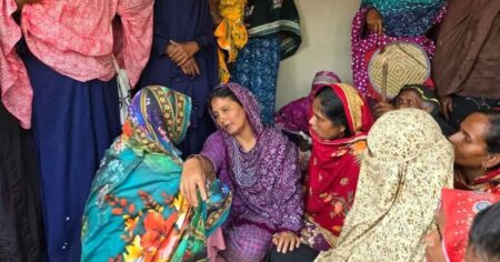 এক রাতে ৭ জনকে গলাকেটে হত্যা News