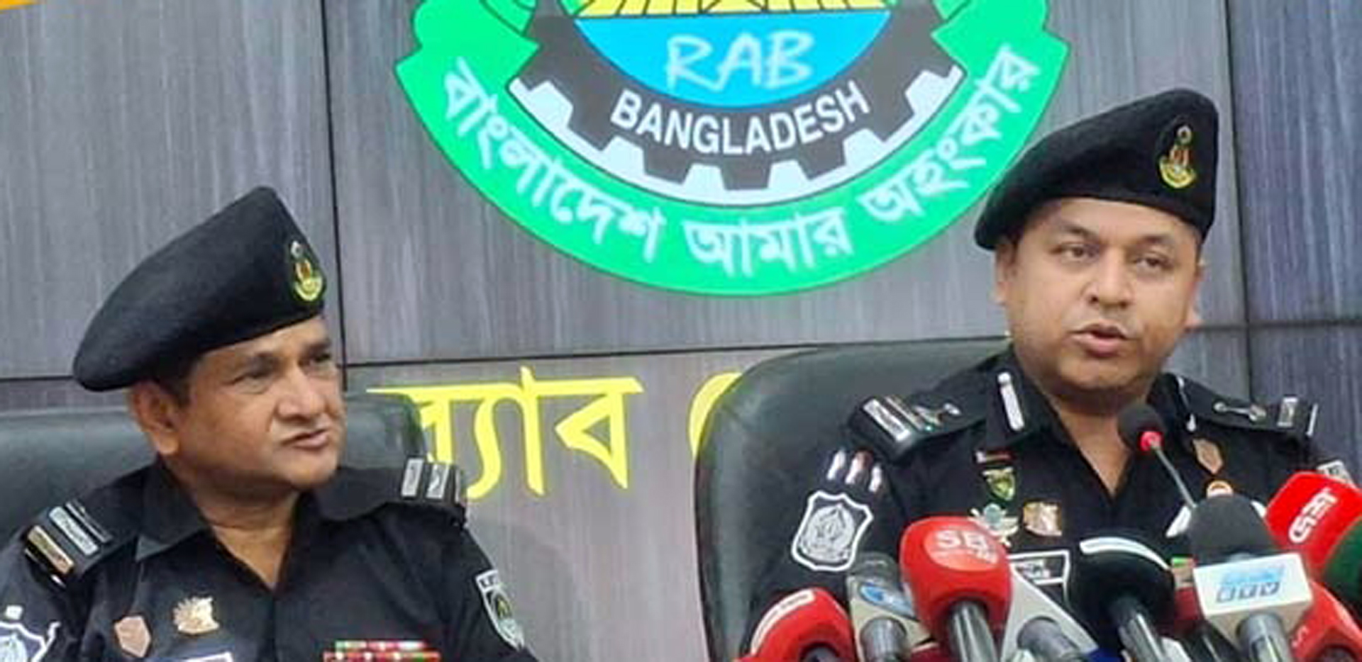 চাঁদাবাজদের ‘নিরপেক্ষ তালিকা’ করছে র্যাব চাঁদাবাজদের ‘নিরপেক্ষ তালিকা’ করছে র্যাব