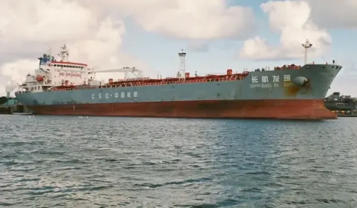 ৩৪ হাজার টন ডিজেল নিয়ে চট্টগ্রাম বন্দরের বহির্নোঙরে আরো একটি জাহাজ