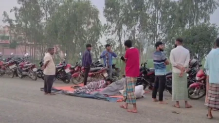 ৩০০ টাকার তেলের জন্য সড়কে রাতযাপন তেল