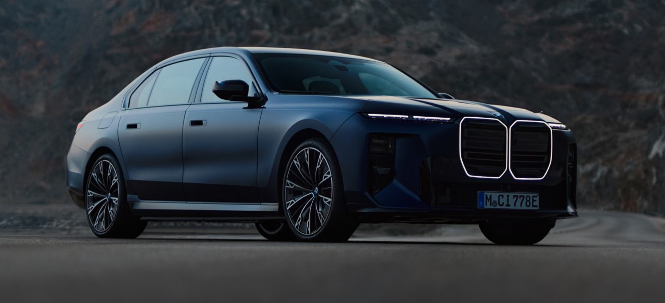 BMW 7 Series Shows Design Shift and Expands In-Car Technology