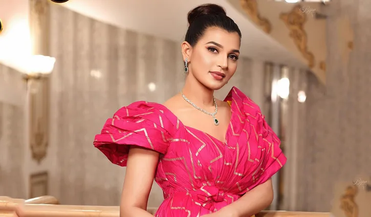 চিত্রনায়িকা বর্ষা