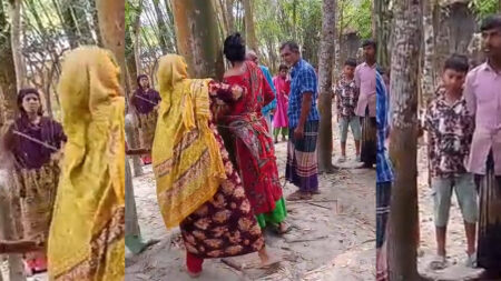 করলা চুরির অভিযোগে স্ত্রীকে গাছে বেঁধে নির্যাতন, ভিডিও ভাইরাল করলা চুরি