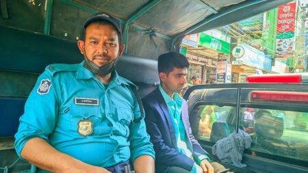 পেশায় রাজমিস্ত্রি হলেও প্রেমিকাকে এএসপির পরিচয়, রংপুরে কার্ড বানাতে গিয়ে আটক fake-police