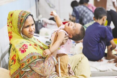 হামের টিকাদান: ১৮ জেলার ৩০ উপজেলায় আজ থেকে বিশেষ কর্মসূচি শুরু হামের টিকাদান