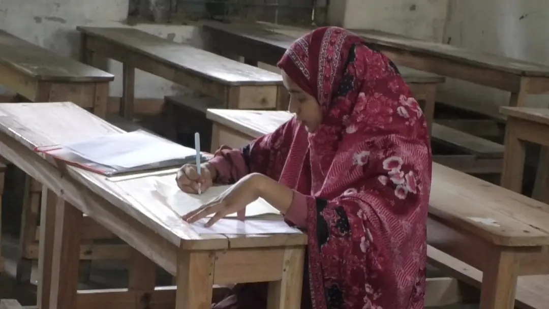 তিন দিন আগে সিজার, নবজাতককে কেন্দ্রে নিয়ে পরীক্ষা দিলেন মা