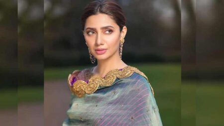 রণবীরের সঙ্গে ছবি ফাঁস, বিতর্কে দীর্ঘদিন অবসাদে মাহিরা খান mahira khan
