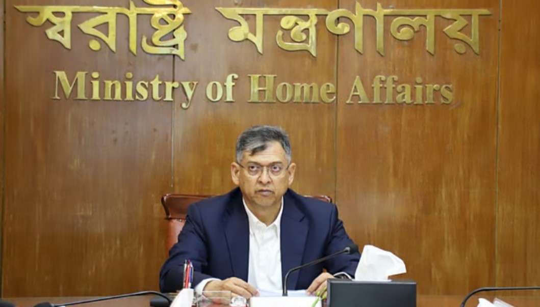 জ্বালানি অবৈধ মজুদ ও পাচারের বিরুদ্ধে কঠোর ব্যবস্থা নিচ্ছে আইনশৃঙ্খলা বাহিনী: স্বরাষ্ট্রমন্ত্রী