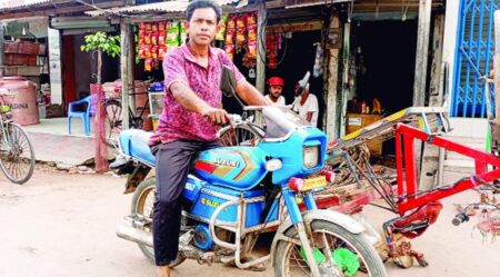 পাঁচ টাকায় ১২০ কি.মি পথ পাড়ি দেয় রতনের বাইক! রতন মহন্ত