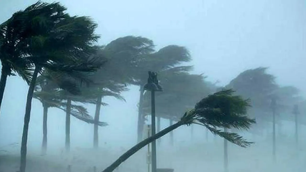 দুপুরের মধ্যে ৬০ কিমি বেগে ঝড়ের পূর্বাভাস