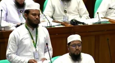 ৮ পাম্প ঘুরেও তেল না পেয়ে শেষ পর্যন্ত লোকাল বাসে করে সংসদে এমপি সালাহ উদ্দিন তেল