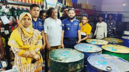 পেট্রলে সিঁদুর মিশিয়ে নকল অকটেন তৈরি, ২ হাজার লিটার জ্বালানি উদ্ধার তেল জব্দ