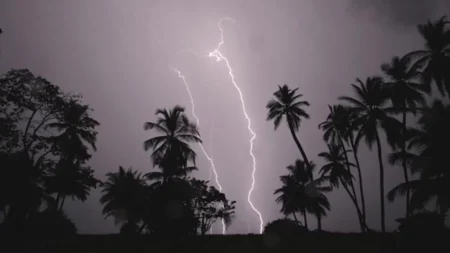 দুপুরের মধ্যে চার জেলায় কালবৈশাখীর আশঙ্কা কালবৈশাখীর আশঙ্কা