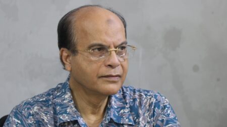 বিমানবন্দর থেকে সাংবাদিক ইকবাল সোবহান চৌধুরীকে ফেরত পাঠাল পুলিশ ফেরত পাঠাল পুলিশ