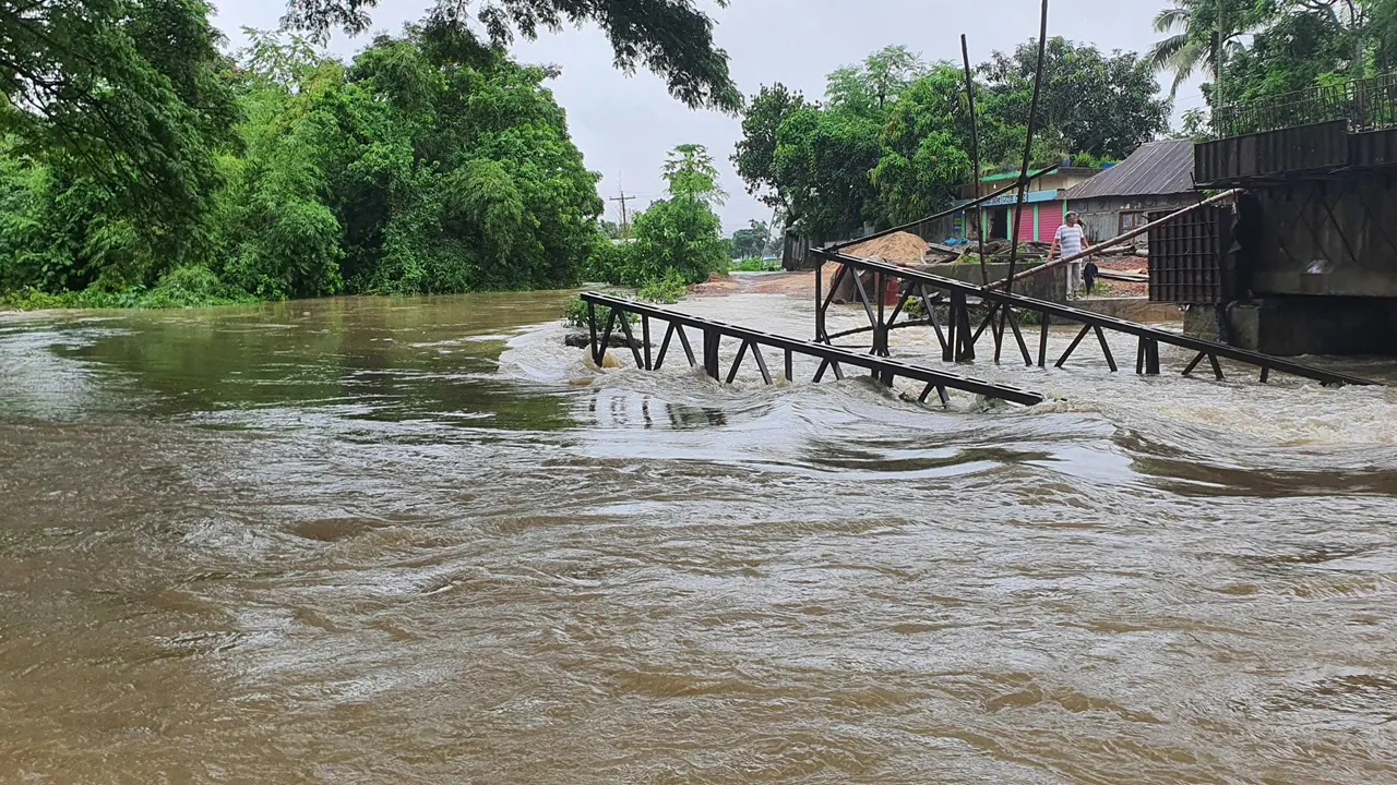 আকস্মিক বন্যা হতে পারে ৫ জেলায়, সতর্কবার্তা