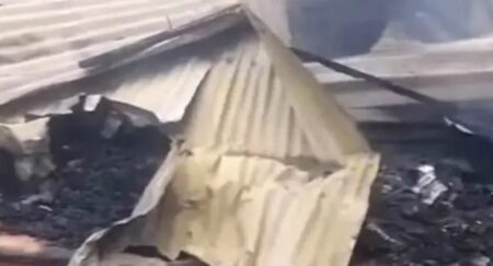 গাইবান্ধায় নেশার টাকা না পেয়ে বৃদ্ধা মায়ের ঘরে আগুন দিল যুবক বৃদ্ধা