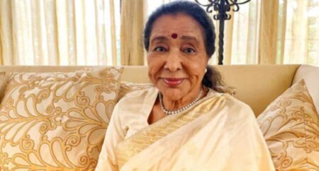 মুম্বাইয়ের ব্রিচ ক্যান্ডি হাসপাতালে ভর্তি আশা ভোসলে ভর্তি