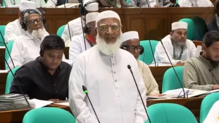 স্বরাষ্ট্রমন্ত্রী সত্যকে মিথ্যা, মিথ্যাকে সত্যে পরিণত করেন: শফিকুর রহমান মিথ্যাকে সত্যে পরিণত করেন