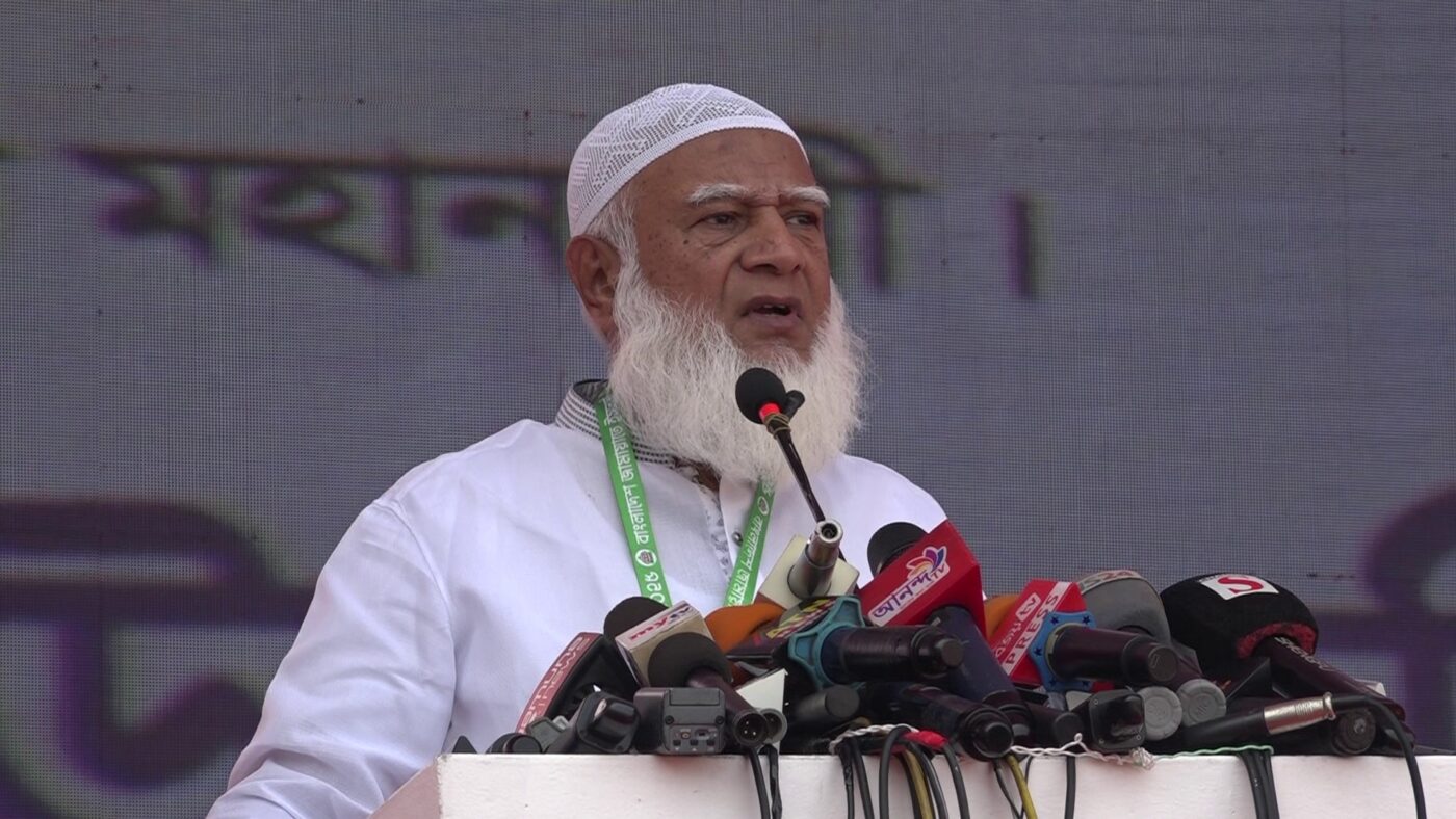 রাজপথে নামতে বাধ্য