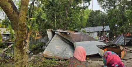 গাইবান্ধায় কালবৈশাখীর ঝড়ে লন্ডভন্ড গ্রাম লন্ডভন্ড