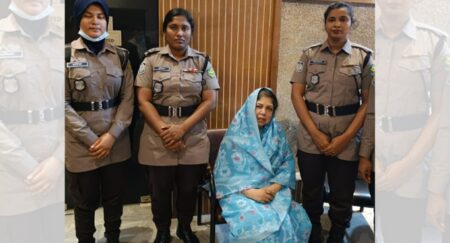 ধানমন্ডিতে সাবেক স্পিকার শিরীন শারমিন চৌধুরী আটক, ডিবি কার্যালয়ে জিজ্ঞাসাবাদ চলছে শারমিন