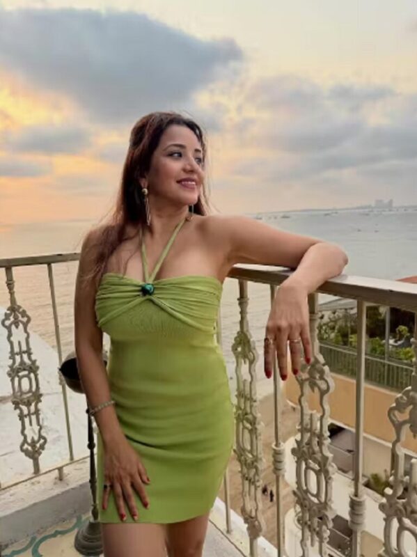 অভিনেত্রী মোনালিসা