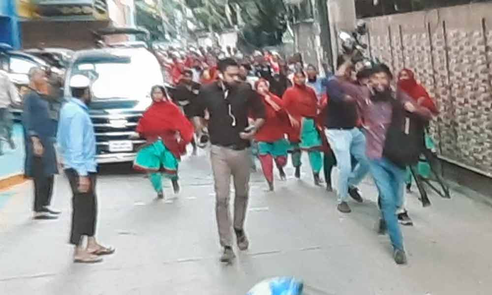 সাংবাদিক