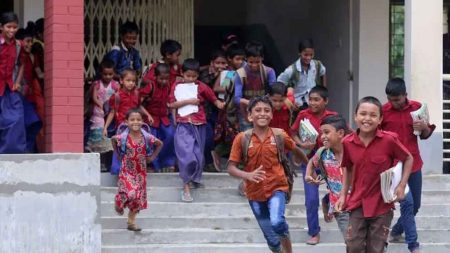 প্রাথমিক বিদ্যালয়ে ছুটি
