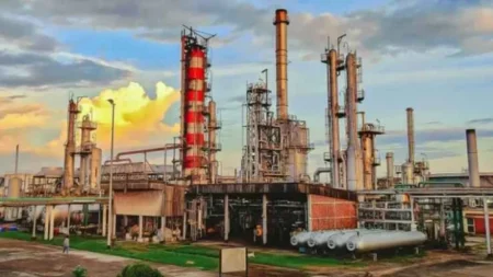 ২৬ দিন পর উৎপাদনে ফিরলো ইস্টার্ন রিফাইনারি ইস্টার্ন রিফাইনারি