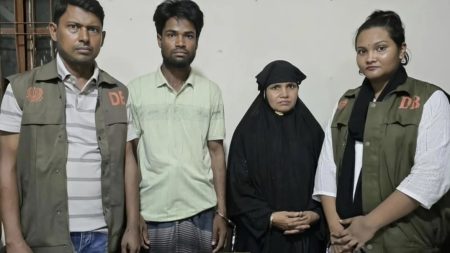 ৪০ হাজার পিস ইয়াবাসহ বিএনপি নেতার স্ত্রী আটক ইয়াবা