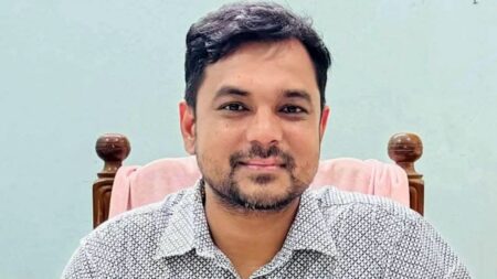 সাভারের সাব-রেজিস্ট্রার জাকির হোসেন