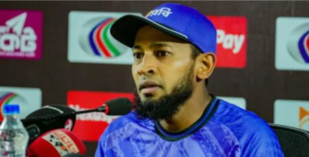 ফিট থাকলে খেলা চালিয়ে যাবেন মুশফিক মুশফিক