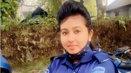 সাজা ও গ্রেফতারি পরোয়ানা মাথায় নিয়েও চাকরি করছেন নারী পুলিশ সদস্য নারী পুলিশ সদস্য