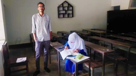 এক এসএসসি পরীক্ষার্থীর পাহারায় ৮ কর্মকর্তা এসএসসি পরীক্ষার্থী