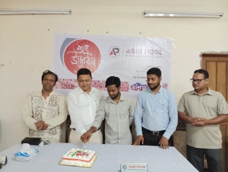 বেরোবিতে কেক কেটে এশিয়া পোস্টের শুভ উদ্বোধন বেরোবি