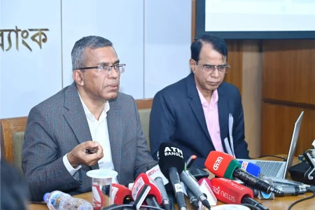ব্যাংকিং খাতের ৫ লাখ কোটি টাকা চুরি হয়ে গেছে: গভর্নর ব্যাংকিং খাত