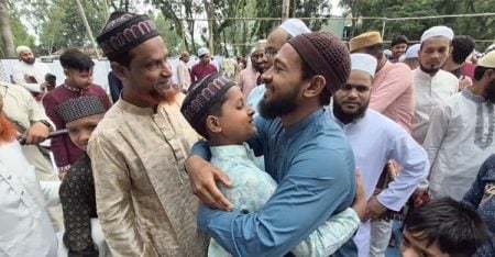 বাবার সঙ্গে ঈদের নামাজে মুশফিক, মায়ানের জন্য আফসোস দাদুর মুশফিক
