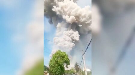 চীনের আতশবাজির কারখানায় বিস্ফোরণ, ২১ জন নিহত আতশবাজির কারখানায় বিস্ফোরণ