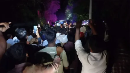 মান ভাঙাতে
