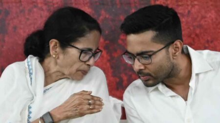 বিকালে সংবাদ সম্মেলনে আসছেন মমতা-অভিষেক মমতা-অভিষেক