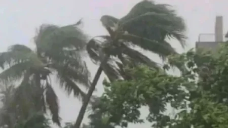 রাত ১টার মধ্যে তিন অঞ্চলে ৮০ কিমি বেগে ঝড়ের আভাস ঝড়ের আভাস