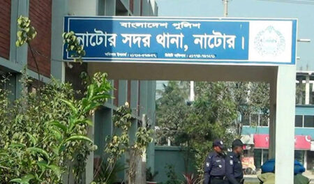 কাজ শেষে ফিরে বিশ্রাম নিচ্ছিলেন স্বামী, কুপিয়ে ‘মারলেন’ স্ত্রী স্ত্রী