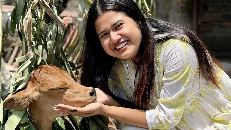 কনটেন্ট ক্রিয়েটর সায়নী