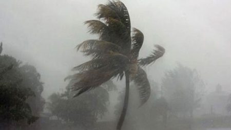 রাত ১টার মধ্যে ১৬ অঞ্চলে ৬০ কিমি বেগে ঝড়ের আভাস strom