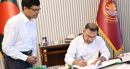 প্রধানমন্ত্রীর কাছে ৩৮ অডিট রিপোর্ট হস্তান্তর অডিট রিপোর্ট